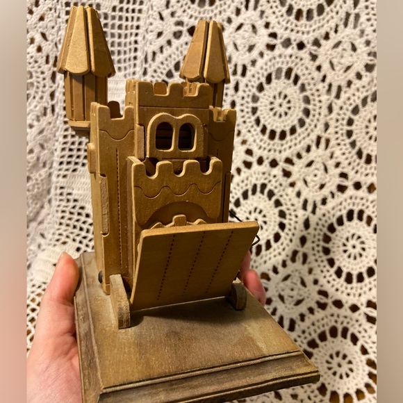 Vintage Camelot Castle Music Box - Picture 4 of 17